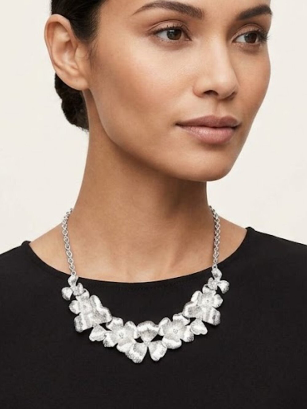 Banana Republic silver tone flower necklace